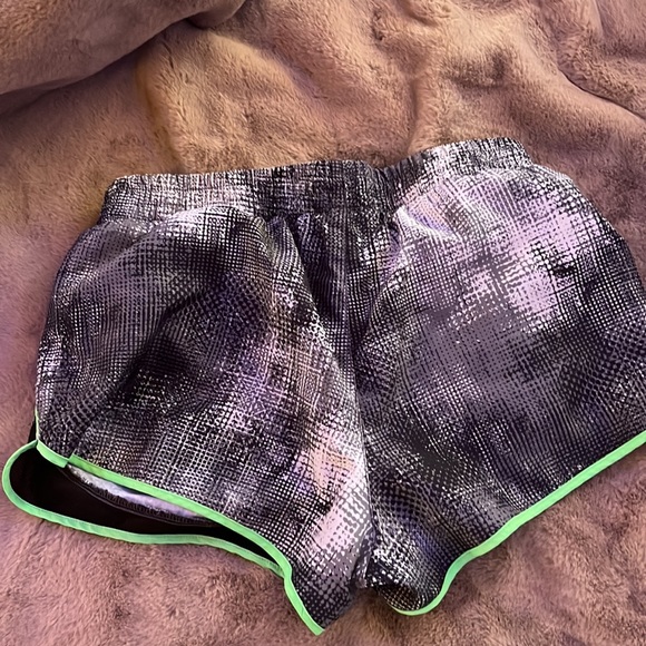 Shorts - Picture 3 of 3